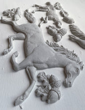 Load image into Gallery viewer, HORSE &amp; HOUND | IOD DECOR MOULDS™
